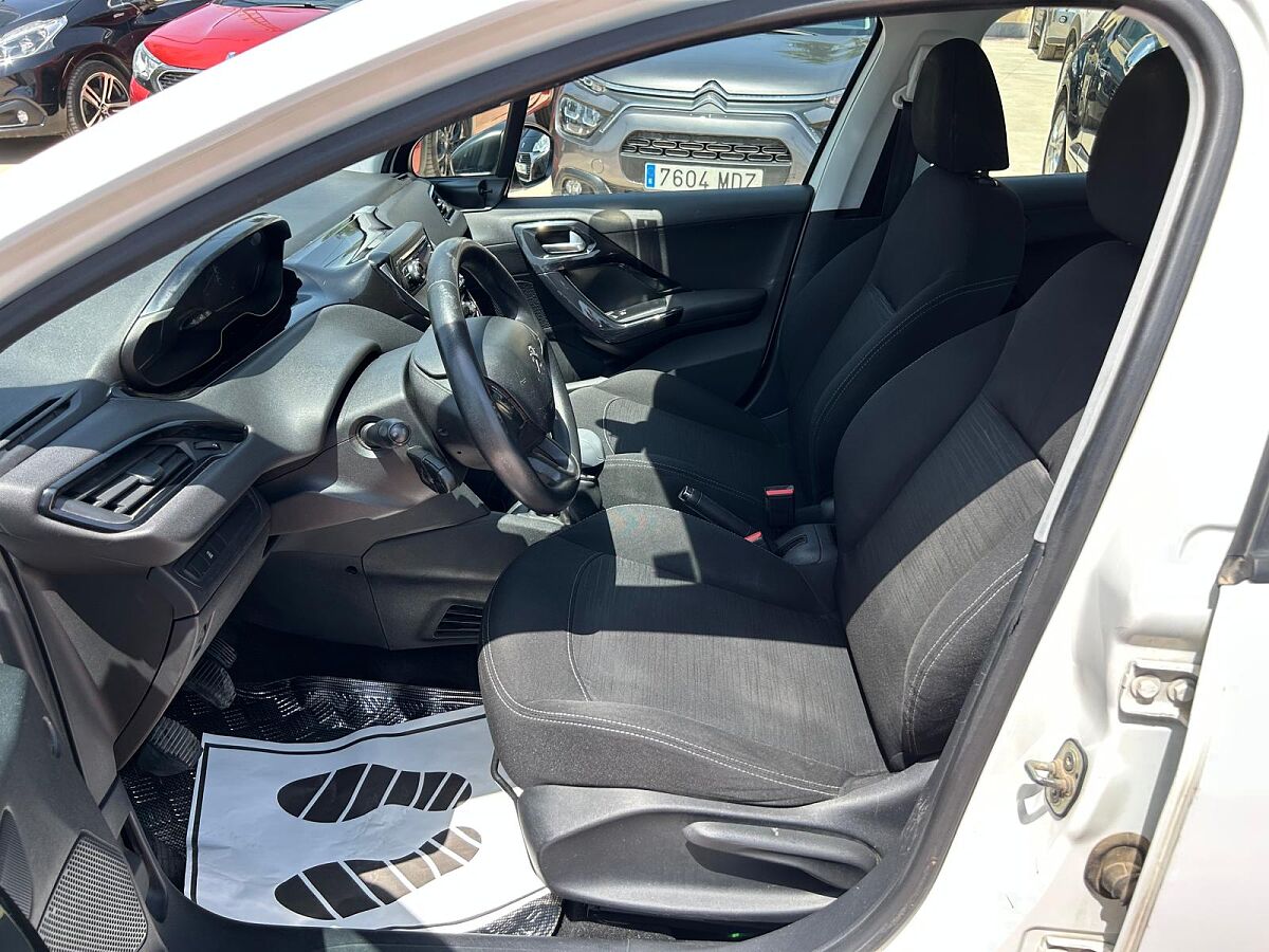 PEUGEOT 208 ACTIVE 1.4 HDI MANUAL SPANISH LHD IN SPAIN 142000 MILES SUPERB 2013